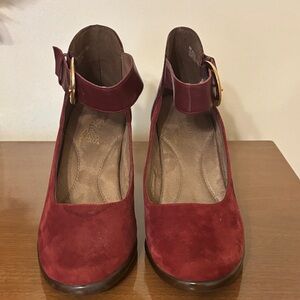 AEROSOLES Burgundy Heels with Buckle